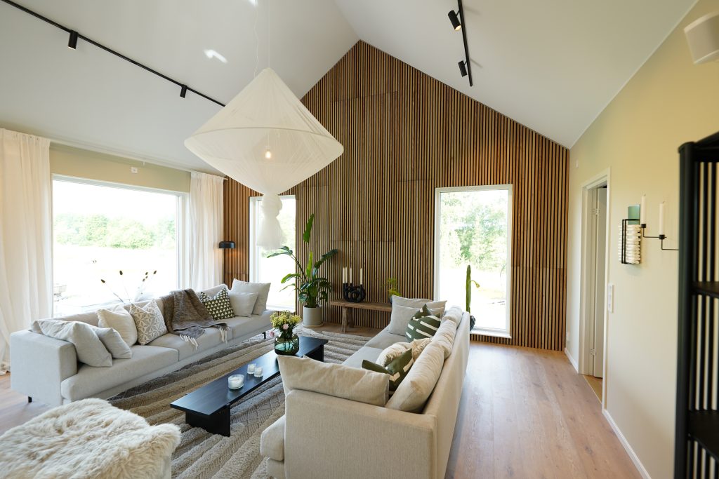 akupanel-living-room-end-wall
