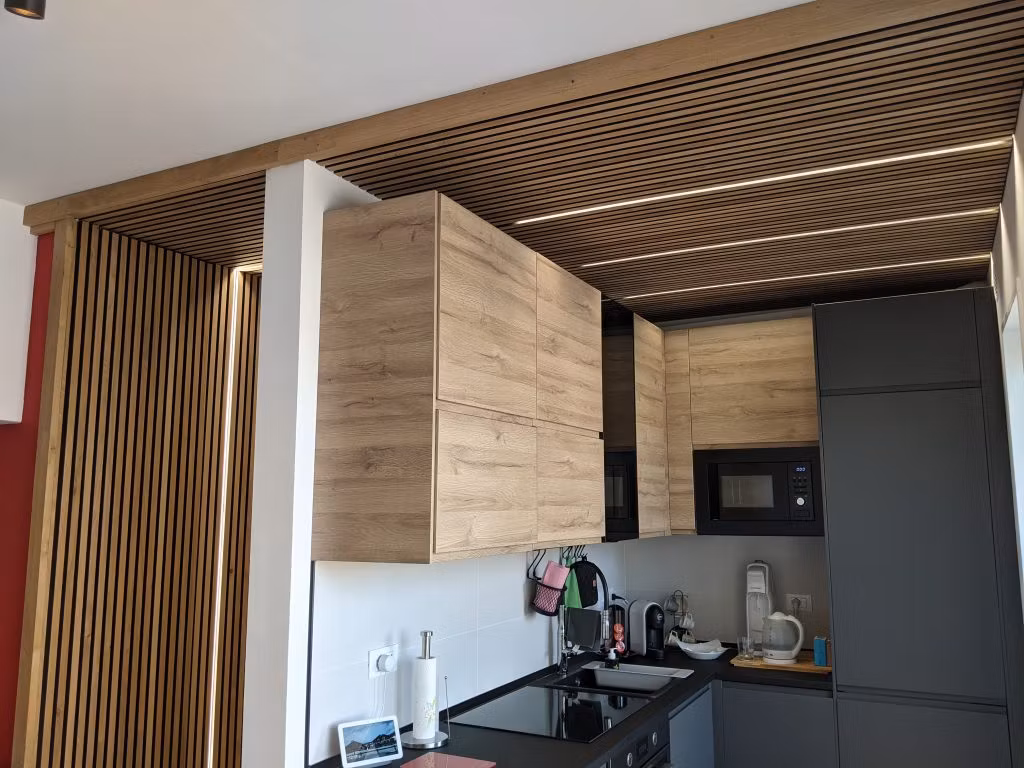 akupanel-rustic-brown-oak-celing-led-light-1024x768-1