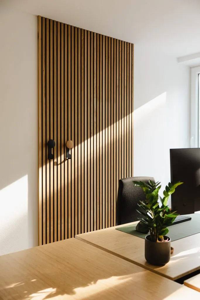 masterdress_Berufsbekleidung_WoodUpp-akupanel-de-office-rustic-natural-oak-683x1024