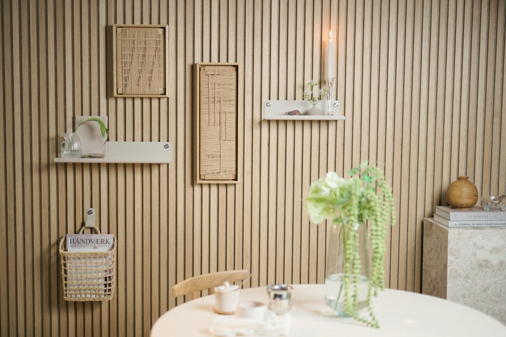 Featured image for the post: 5 enkle stylingstips, der løfter din spisestue