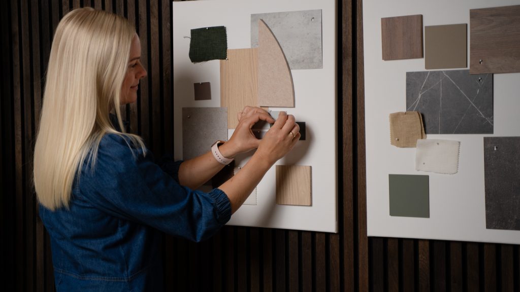 Featured image for the post: 4 måder at forvandle et rum med Akupaneler